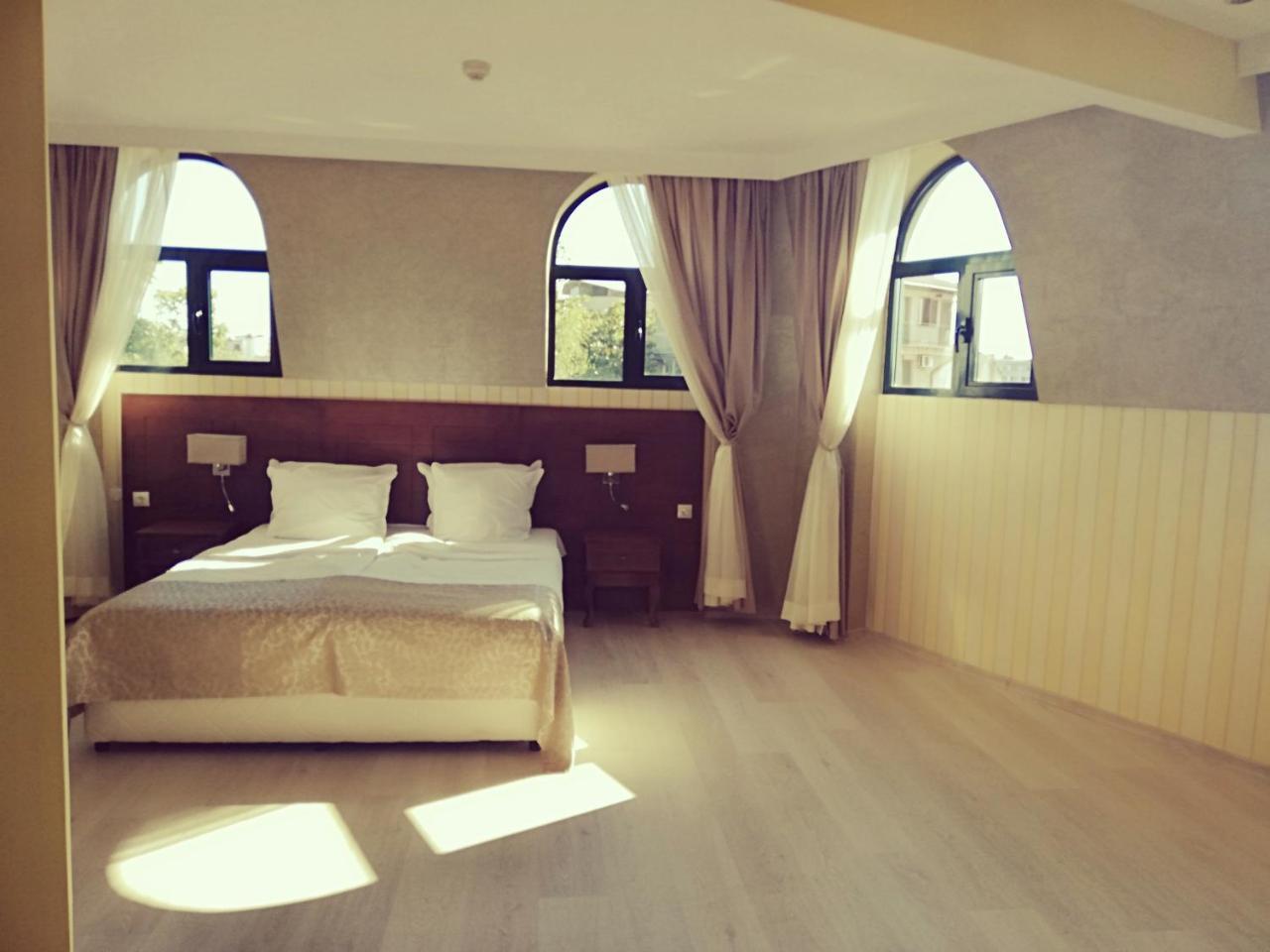 Hotel Plaza Burgas City Exterior foto